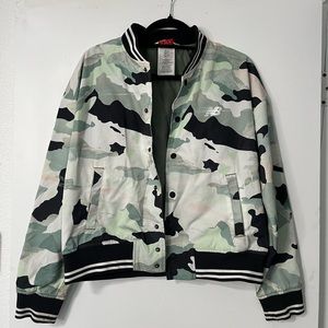Women’s New Balance Camo Bomber Jacket | size medium